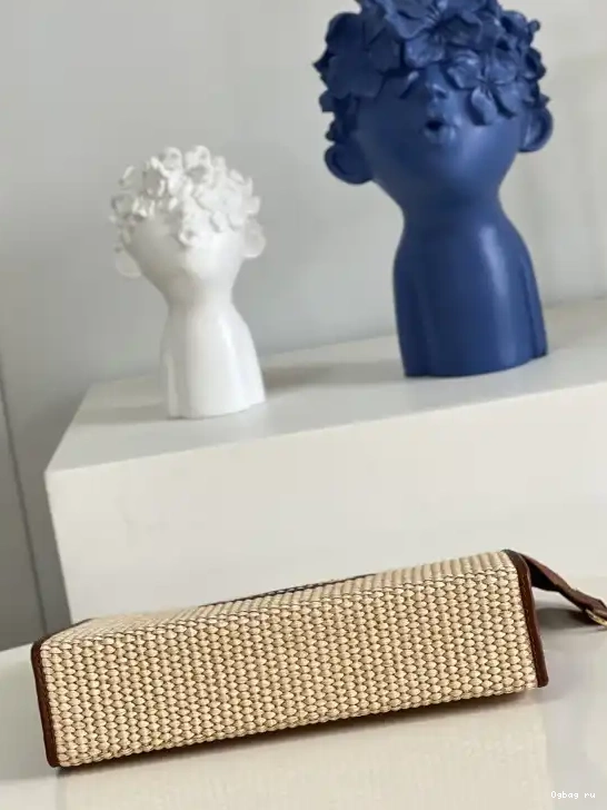 LOUIS ON TOILETRY CHAIN POUCH VUITTON 0606